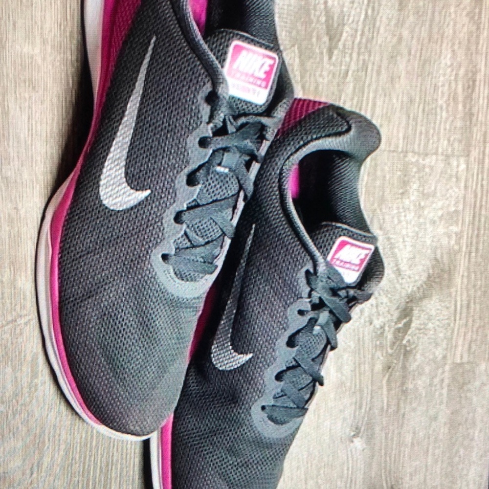 Nike Women’s in season Size 10